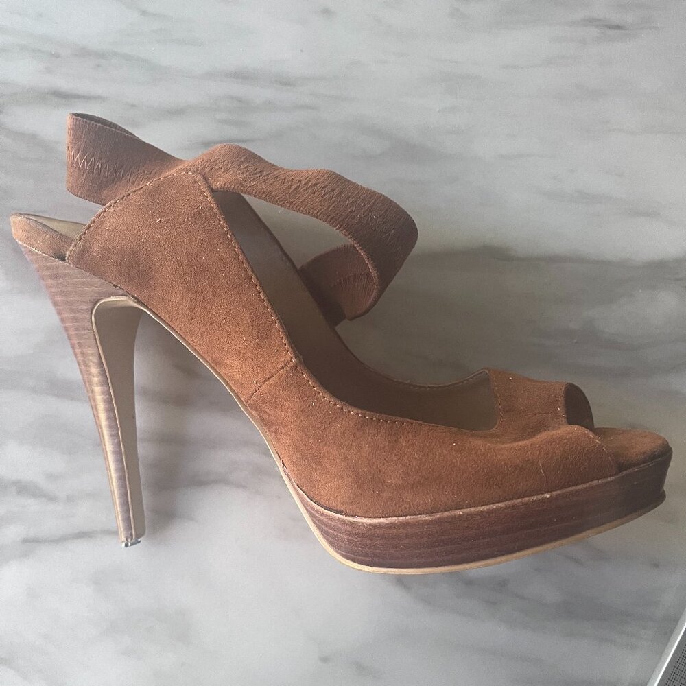 LEVITY cognac suede heels